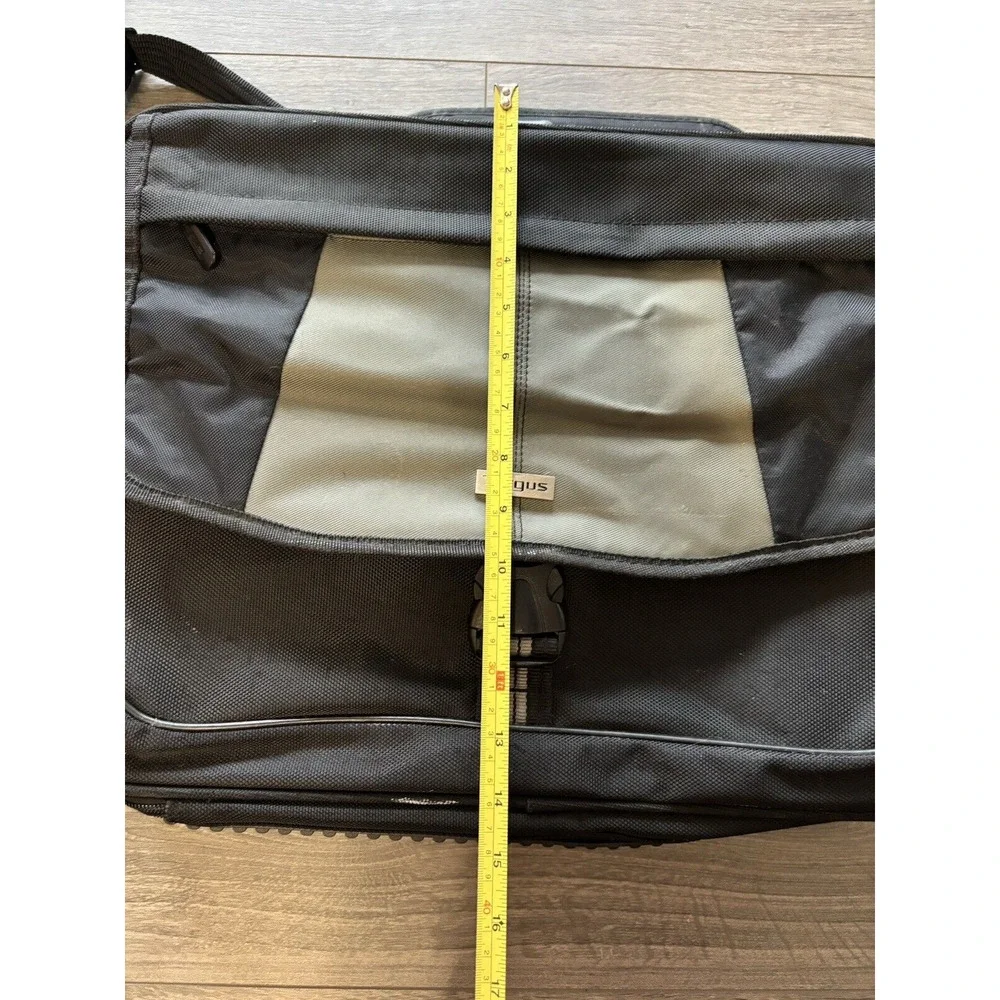Targus 17”‎ Blacktop Deluxe Laptop Case w/ Dome Protection Softside Brief Case